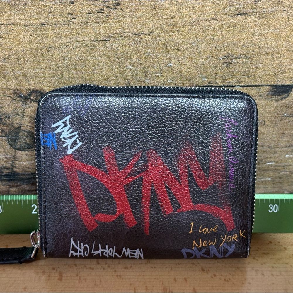 🔥DKNY Ed Hardy style Y2K Black Graffiti Zip Wallet- love New York - Picture 10 of 12